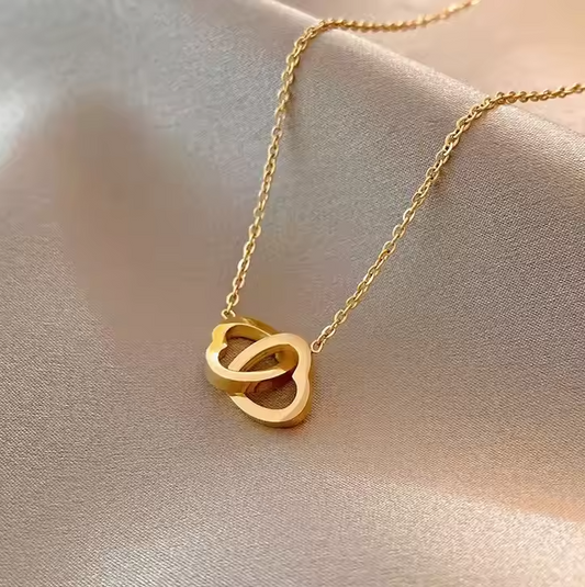 Versatile Stainless Steel Double Ring Interlocking Necklace for Women Heart Collarbone Chain with Gold Plating